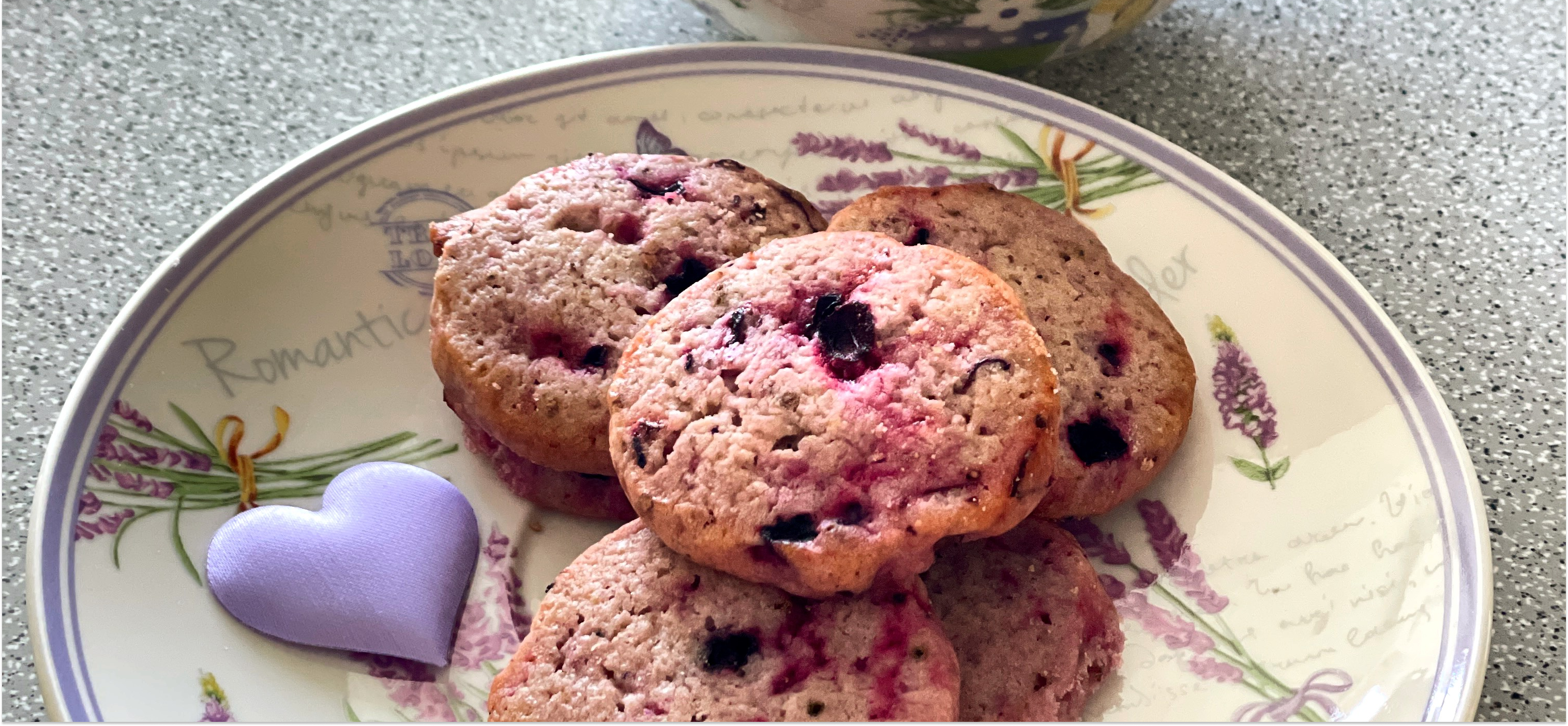 Попробуйте это: сахарное лавандовое печенье из «Вкусвилла»
