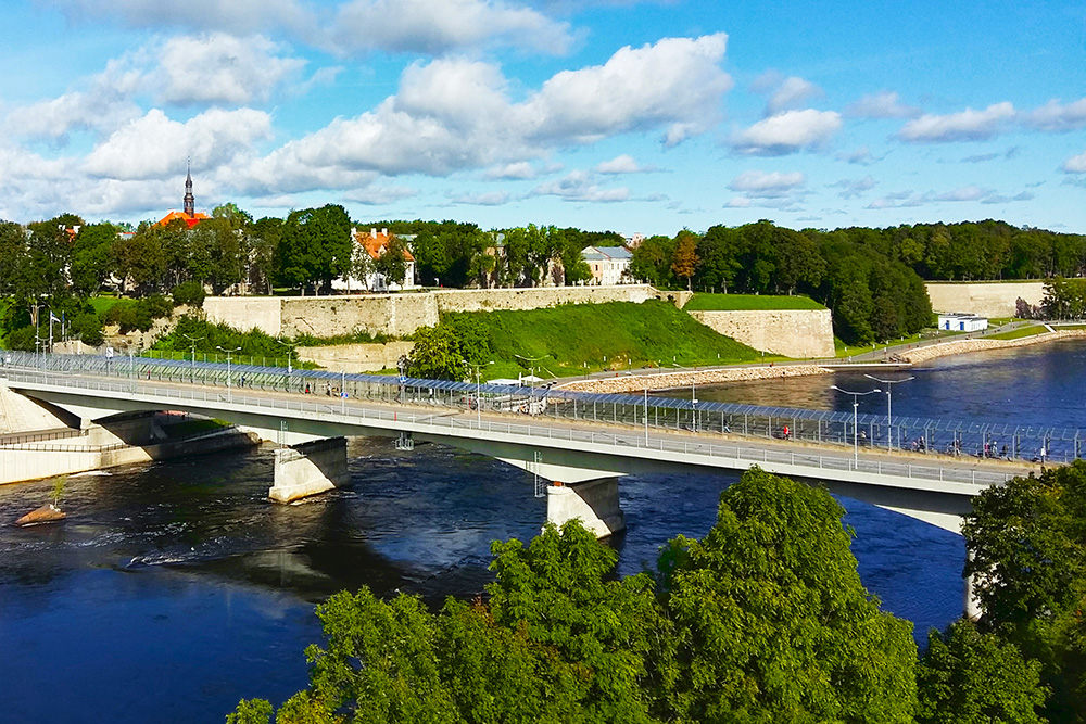 Мост, по которому до пандемии пешком ходили в Эстонию