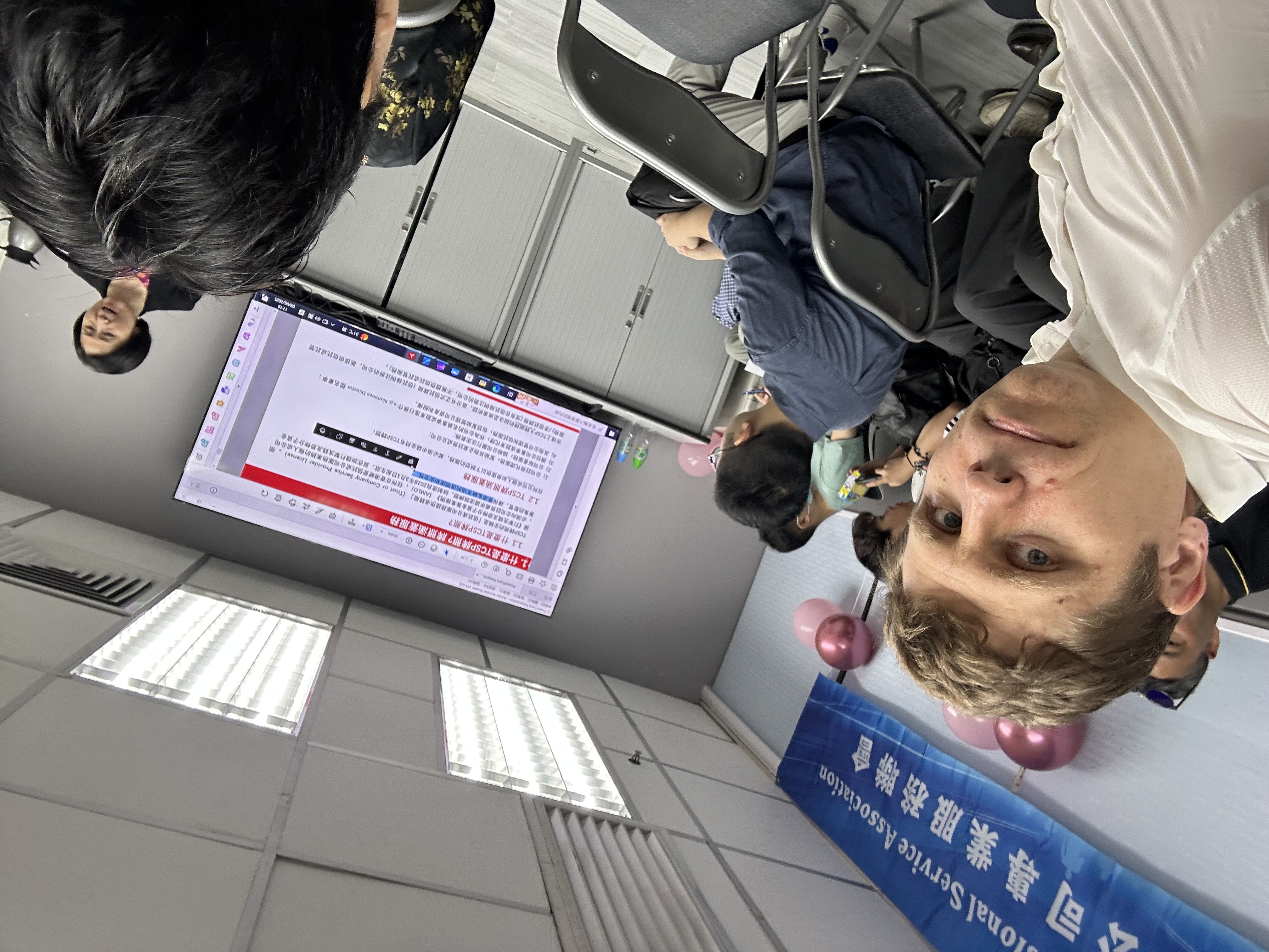 На своем первом собрании Ассоциации корпоративных секретарей Гонконга (HK TCSP Professional Service Association) в прошлом году. Есть ли сейчас трудности по открытию счета для россиян? Да, но если вы честно ведете свой бизнес, придерживаетесь правил и стандартов аудита — положительный результат реален