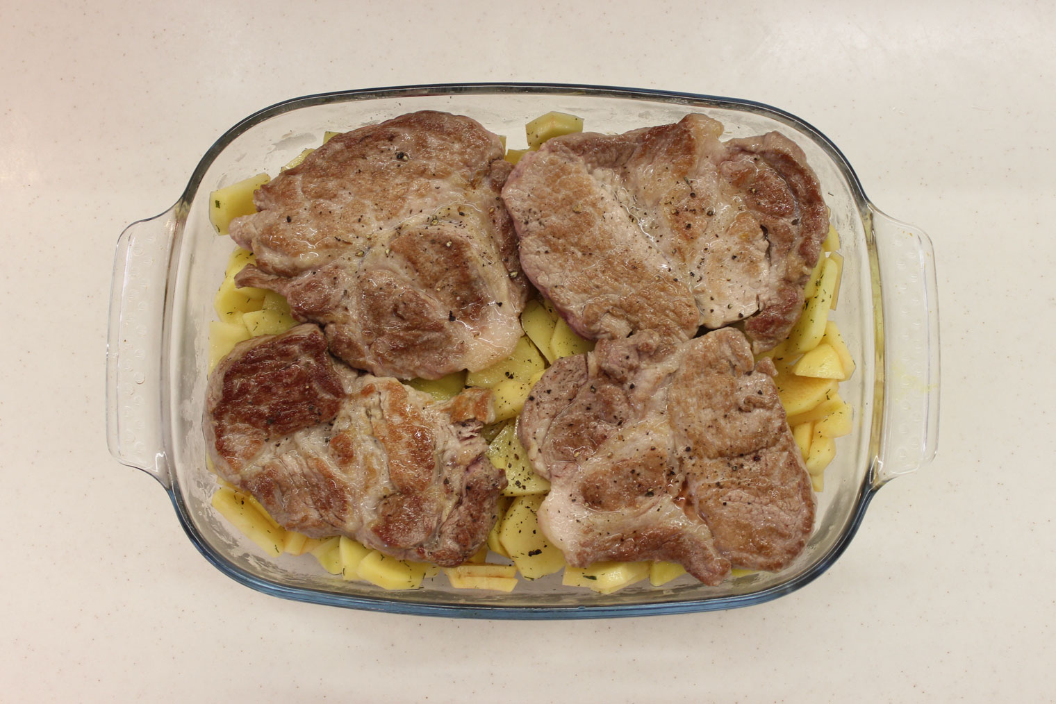 Отбивная из двух видов мяса со свиной корейкой, моцареллой и чесноком