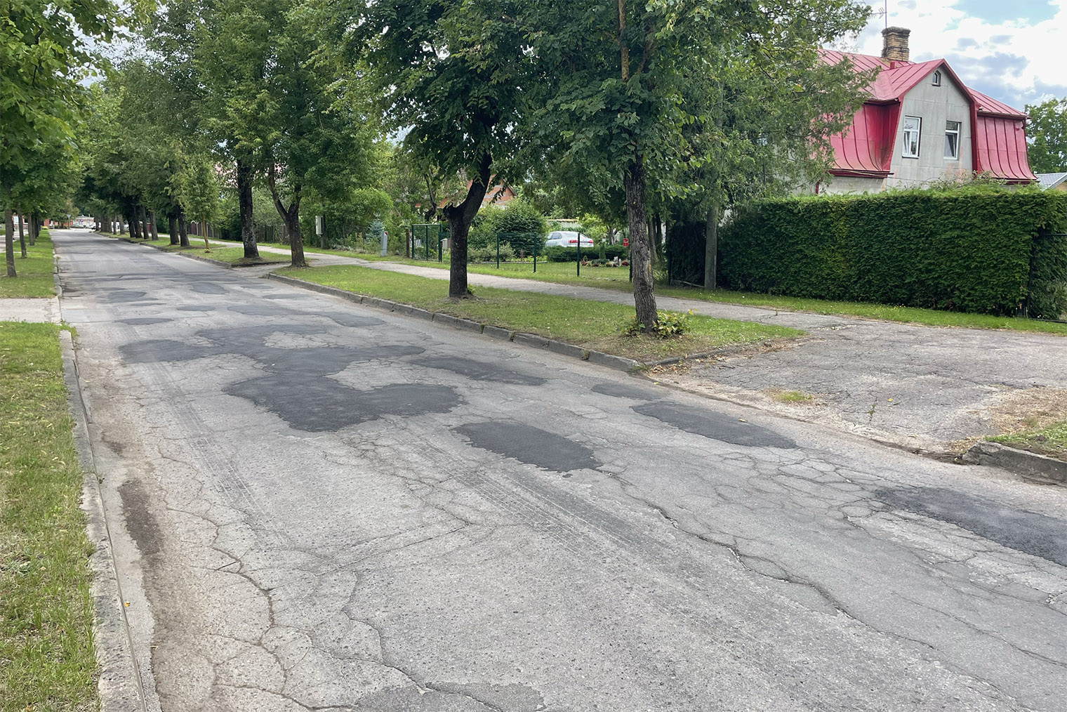 Ямочный ремонт дорог в Латвии тоже очень популярен, как и в России