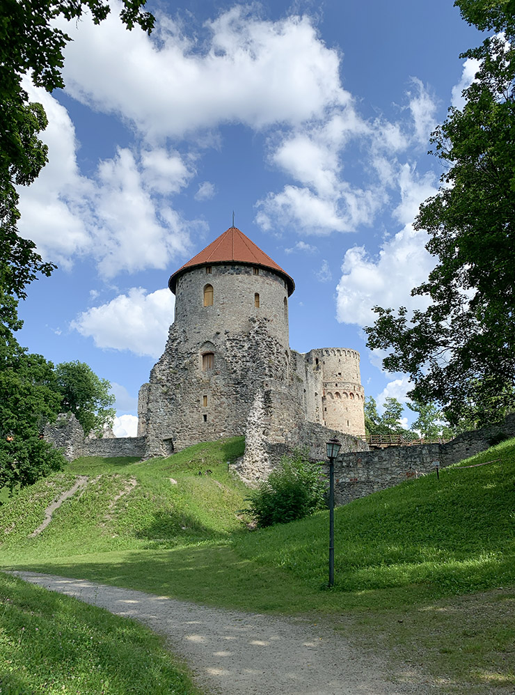 Главная местная достопримечательность — старинный замок