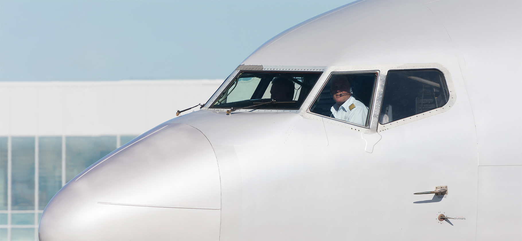 Авиакомпании повы­шают цены на билеты на фоне конфликта на Бли­жнем Востоке: что об этом известно