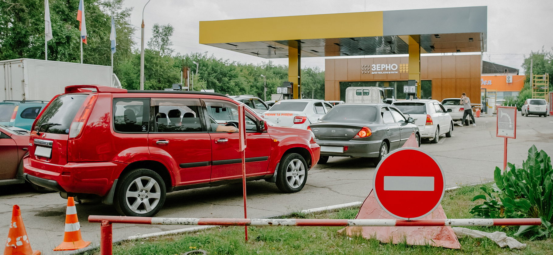 Очереди на АЗС могут исчезнуть в течение 2—3 месяцев в большинстве регионов. Но прежние цены на бензин вернутся не сразу