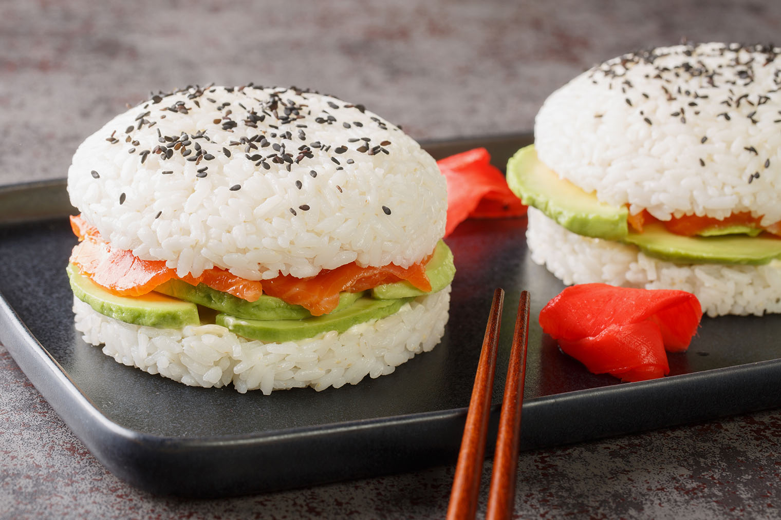 Суши-бургер. Фотография: AS Foodstudio / Shutterstock