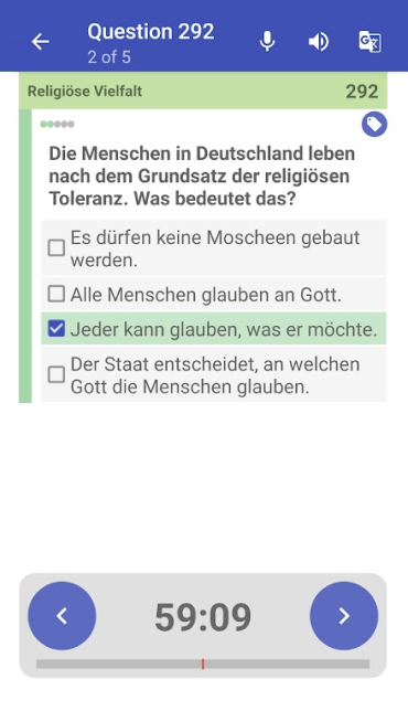 Вопрос из категории «Религиозное разнообразие» звучит так: «Люди в Германии живут в соответствии с принципом религиозной толерантности. Что это значит?» Правильный ответ — № 3: «Каждый верит в то, во что он хотел бы»