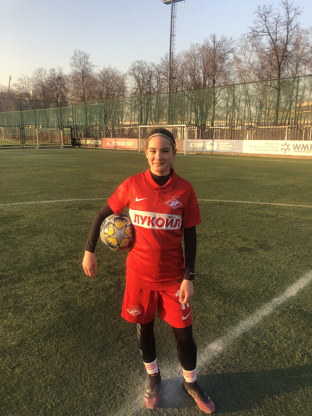 Пятнадцатилетняя Арина — одна из самых способных футболисток нашей школы. Сейчас она играет в «Спартаке»