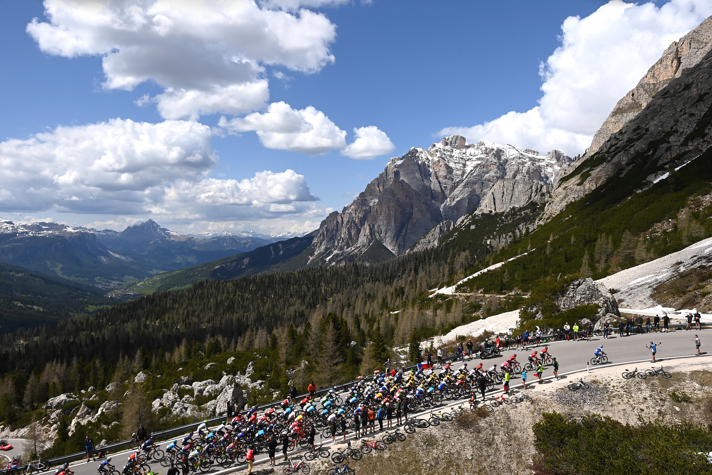 Один из горных этапов гонки 2023 года. Фотография: Tim de Waele / Getty Images