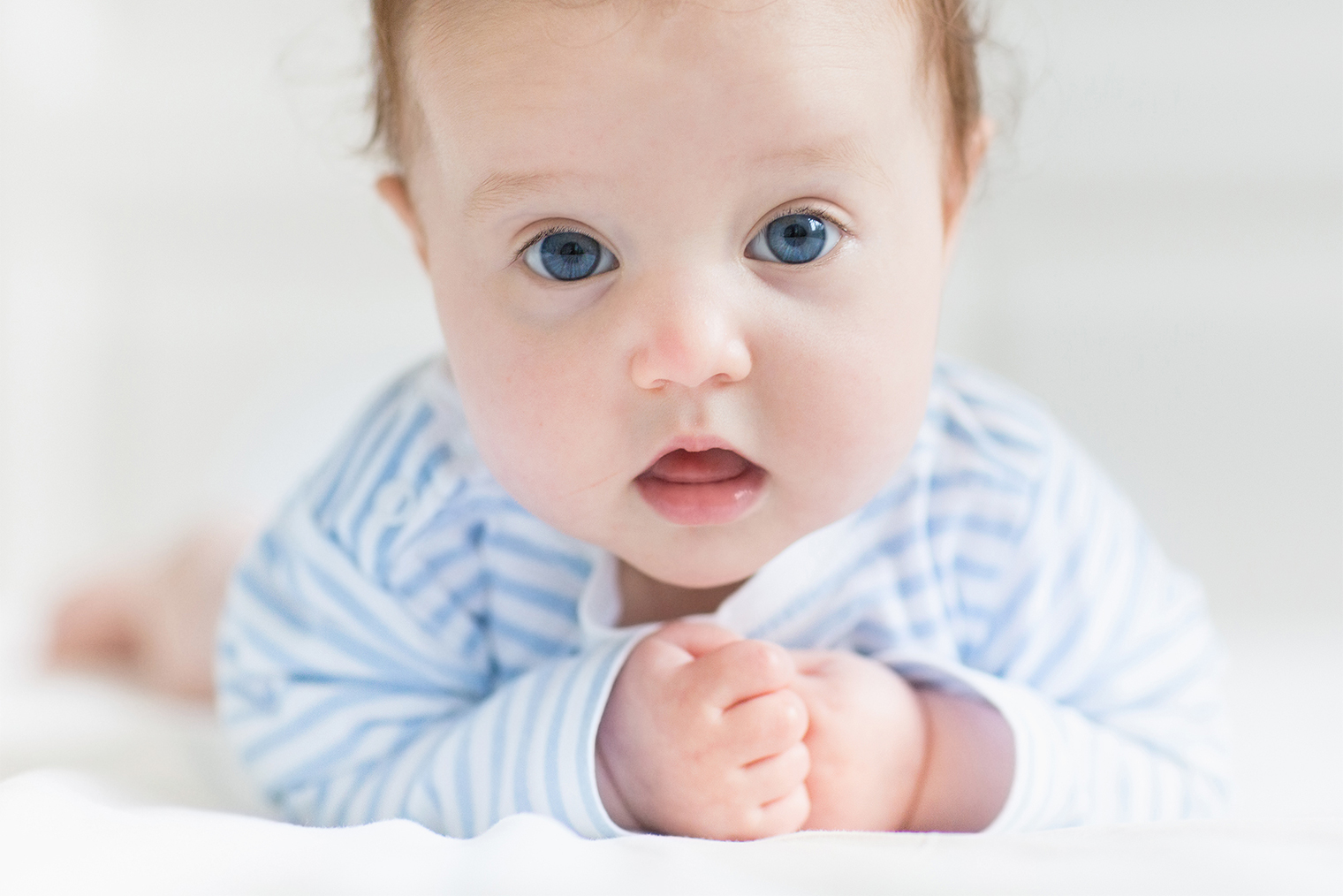 У здорового малыша роговица глаз незамутненная. Источник: FamVeld / Shutterstock