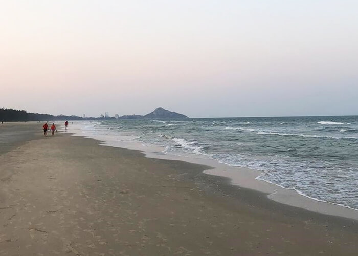 Пляжи в Таиланде совсем опустели: загорать и купаться запрещено