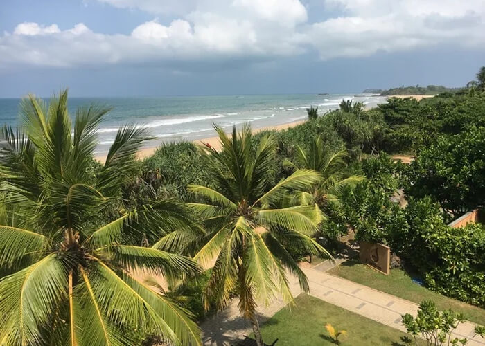 С балкона нашего номера в отеле на Шри-Ланке было видно океан