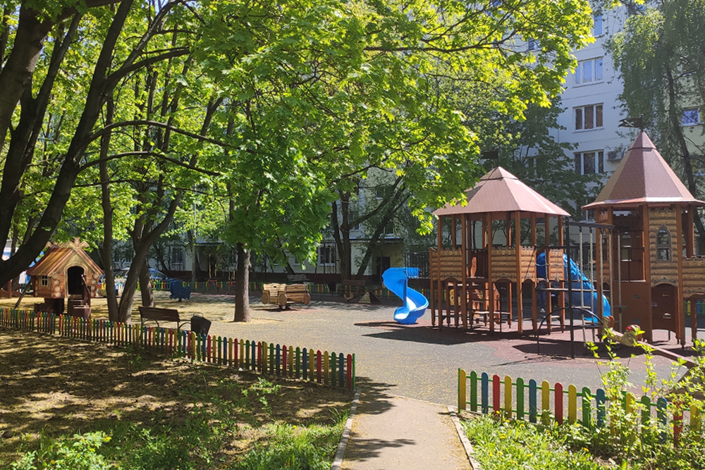 Практически в каждом дворе в Гольянове новые детские площадки