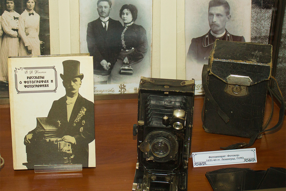 Фотоаппарат первой половины 20 века. Источник: сообщество «Музей фотографии в Гомеле» во «Вконтакте»