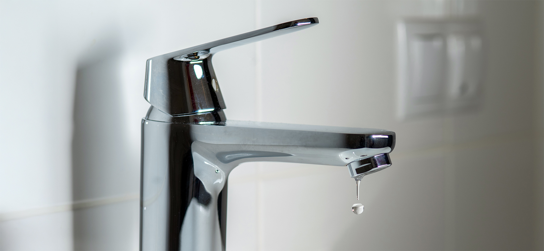 Экономисты пред­ложили перестать сдерживать рост тарифов ЖКХ: их гос­ре­гули­рование привело отрасль к кризису