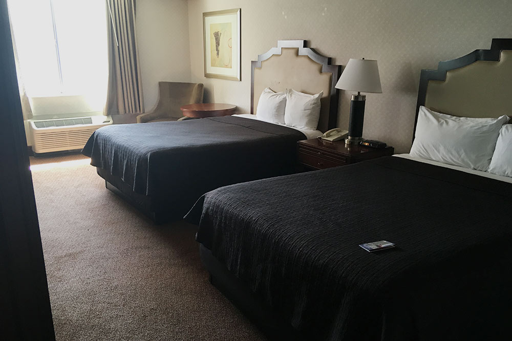 Две огромные кровати в отеле Лас-Вегаса