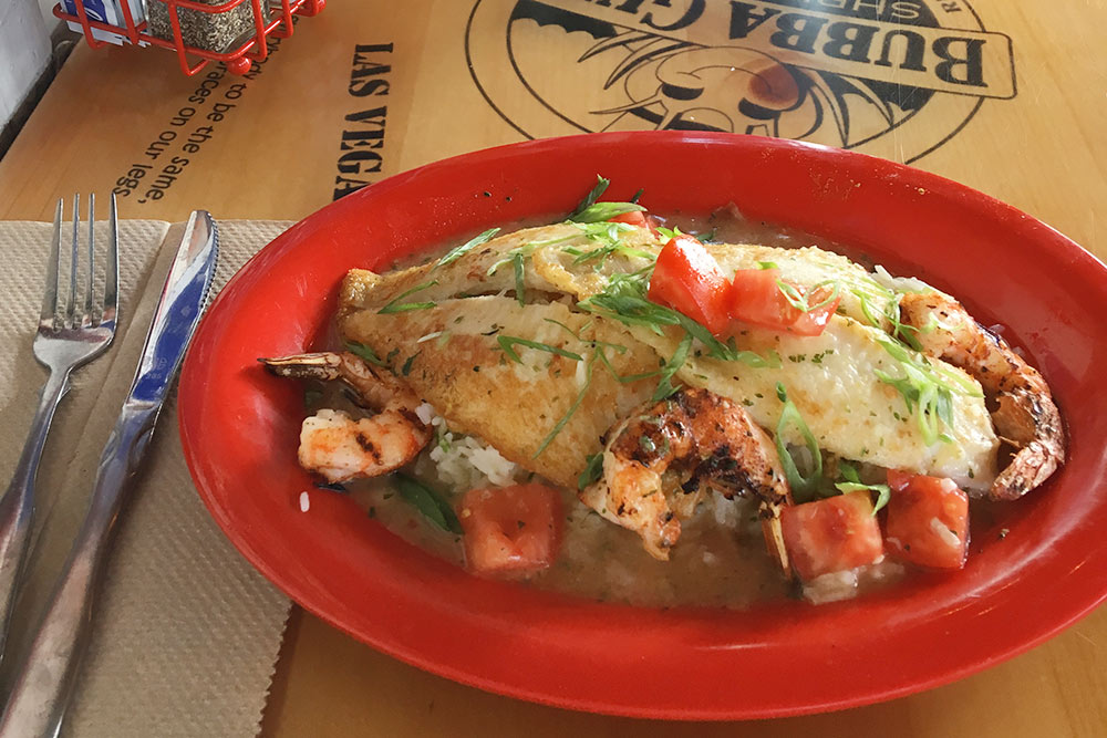 Рыба с креветками и рисом за 19,99 $ в Bubba Gump Shrimp
