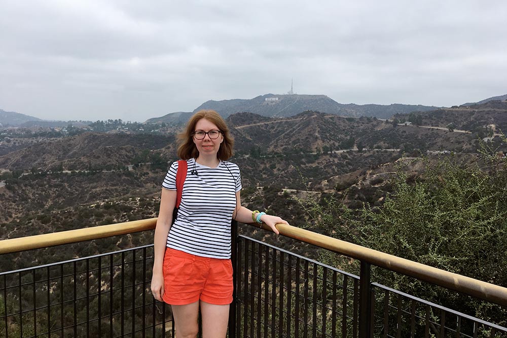 Голливудские холмы и буквы Hollywood вдалеке