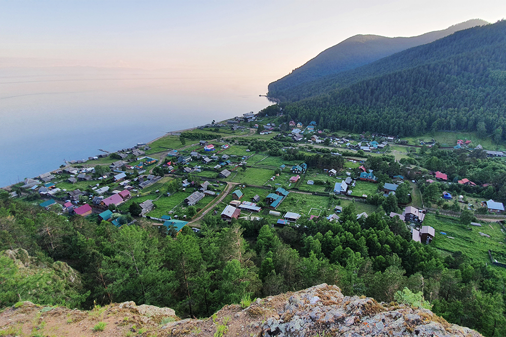Вид на поселок со смотровой площадки на горе Гребешок