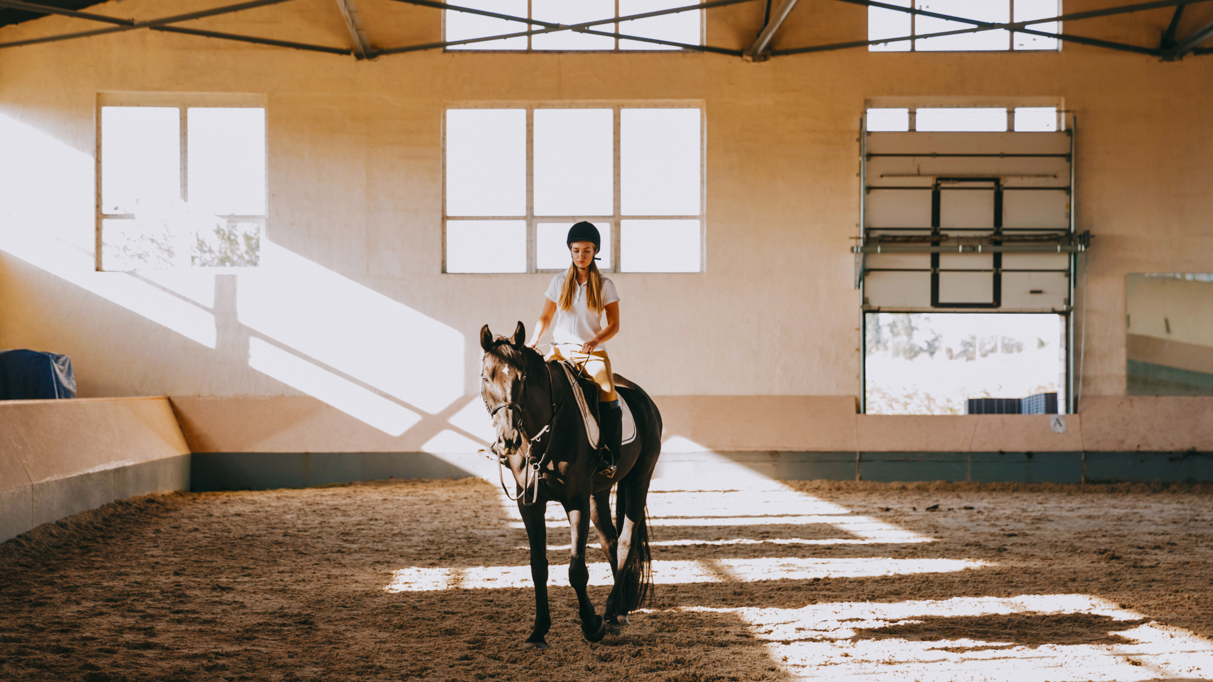 «‎Тело стало мне опорой»: как я начала заниматься фитнесом и конным спортом в 30 лет