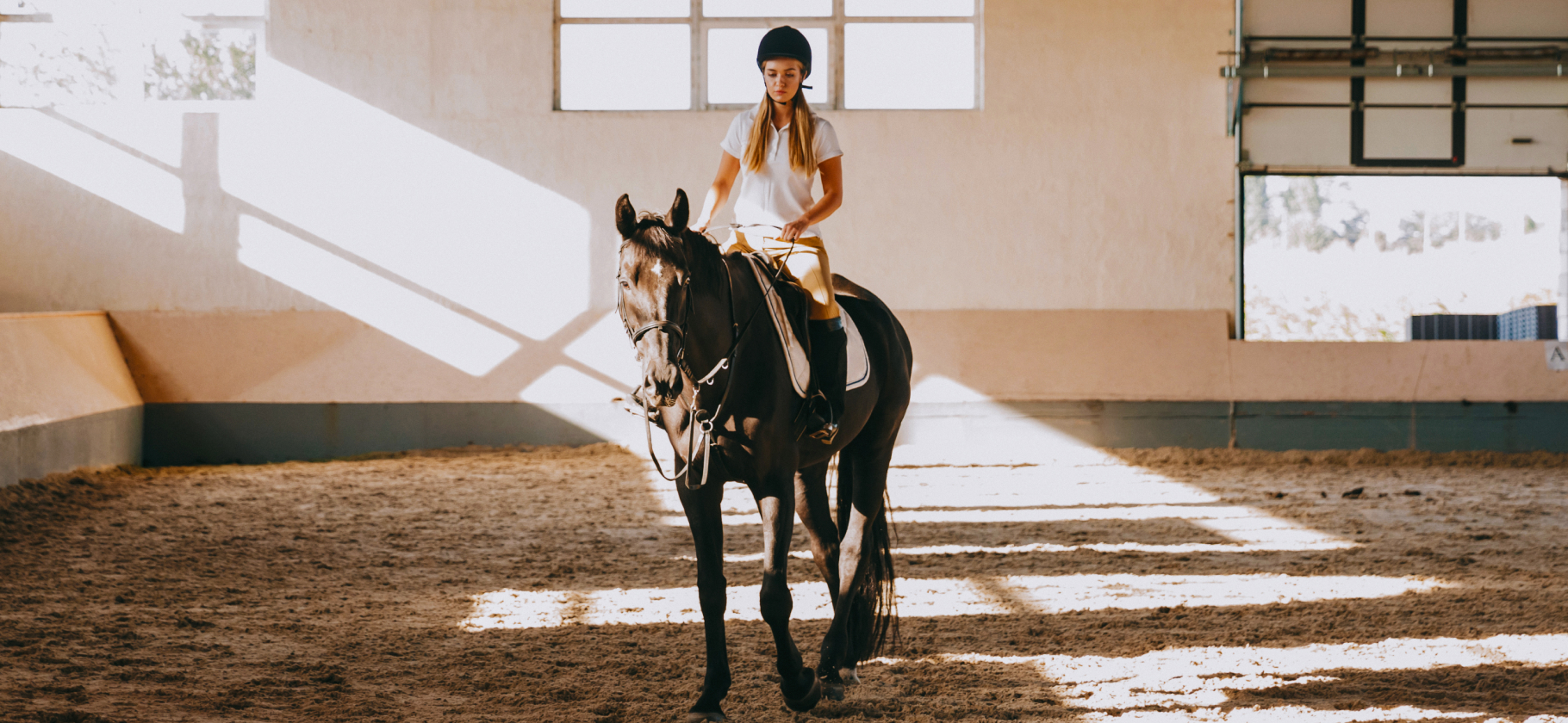 «‎Тело стало мне опорой»: как я начала заниматься фитнесом и конным спортом в 30 лет