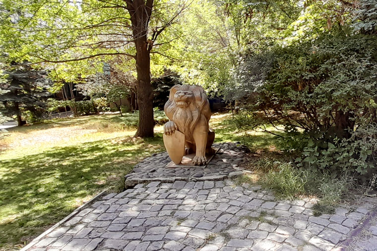 Памятник льву — защитнику армянской земли