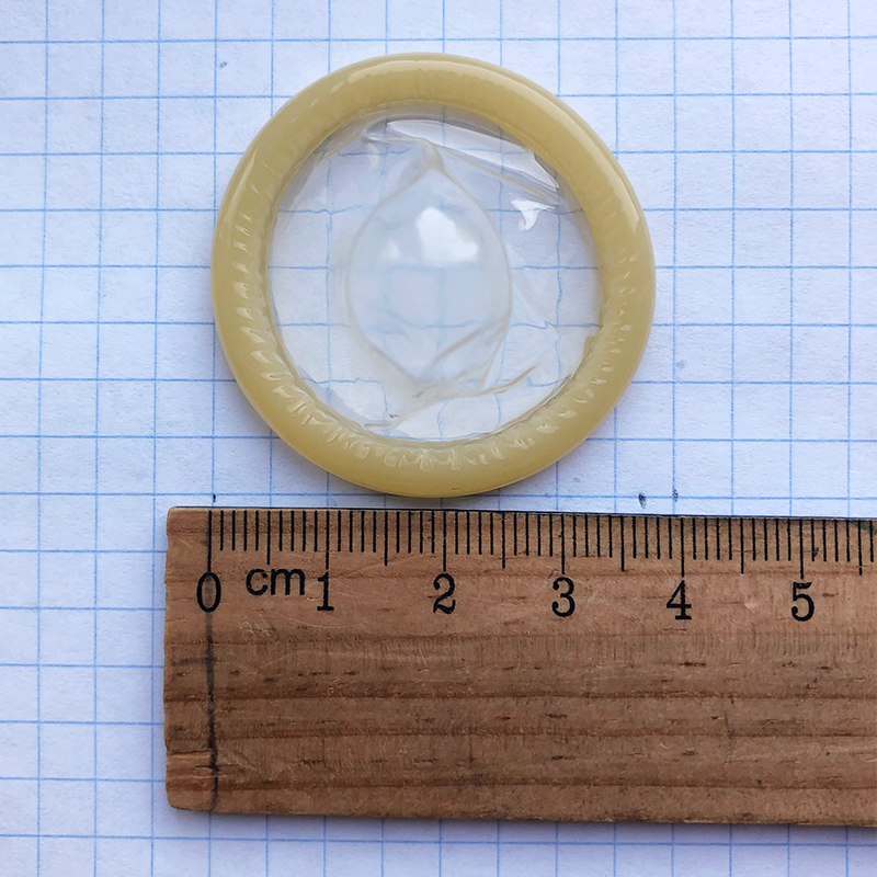 Ширина презерватива Unilatex в свернутом виде — 37⁠—⁠38 мм. Это не важный показатель для наших расчетов, просто интересный факт эксперимента