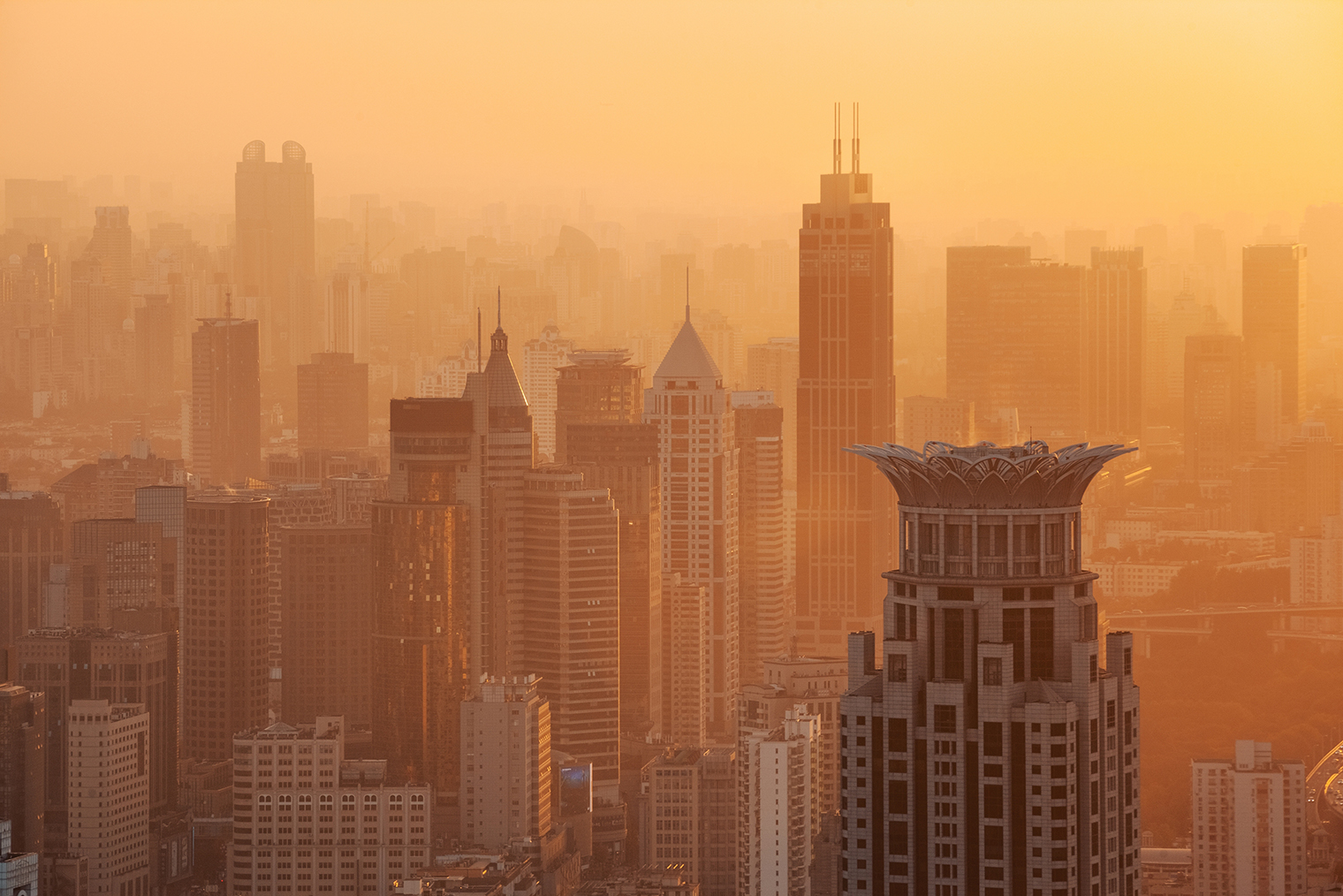 Желтый зимний смог в китайском Шанхае, где многие дома до сих пор отапливаются углем. Фото: Nataliya Hora / Shutterstock