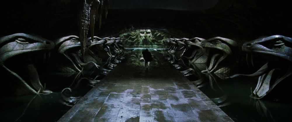 Почти в каждой части «Гарри Поттера» мы выясняем, что в Хогвартсе куда больше комнат, чем хотелось бы. Источник: Warner Bros.
