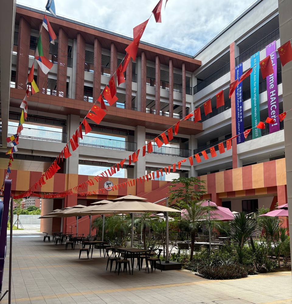 Кампус Хайнаньского университета у озера Guanlan