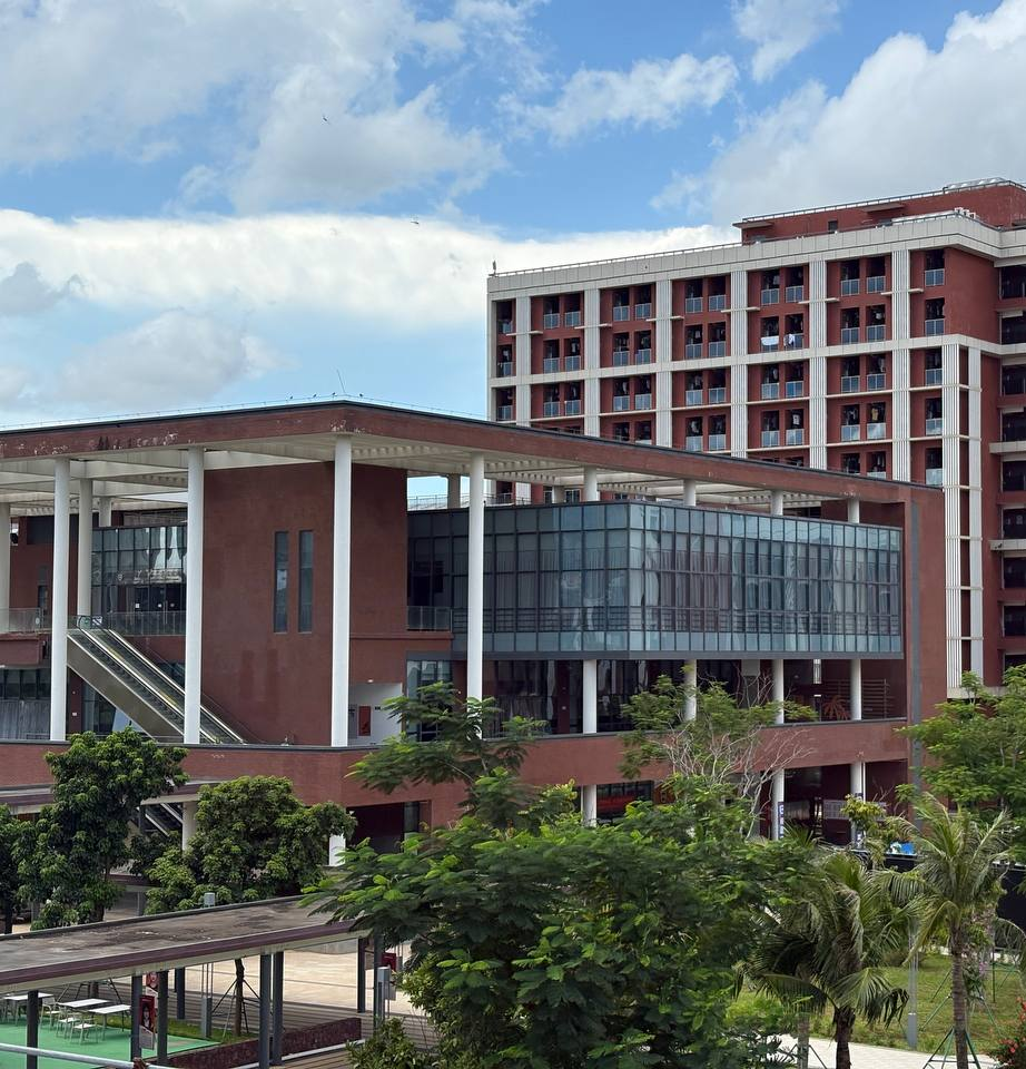 Кампус Хайнаньского университета у озера Guanlan