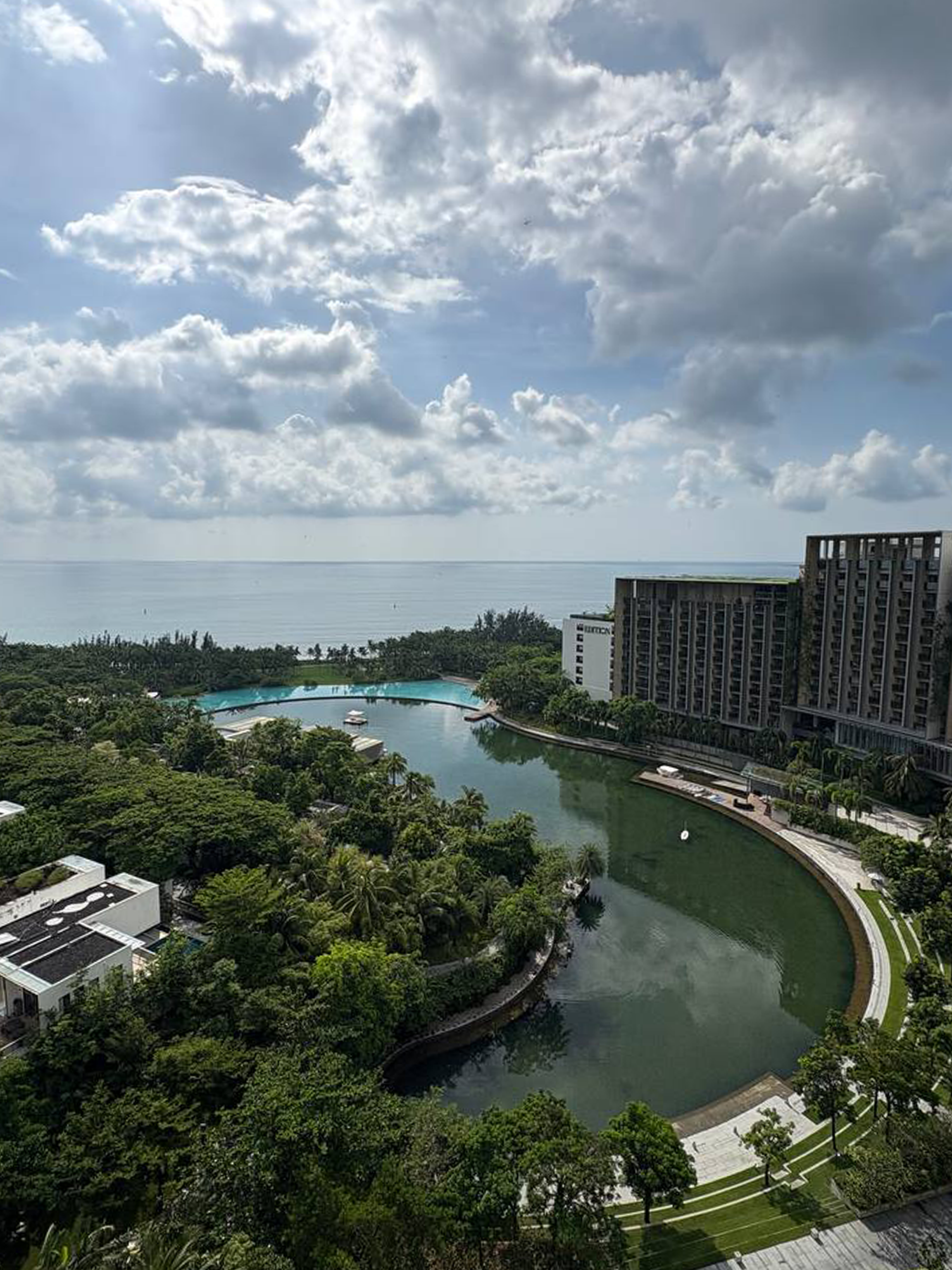 Организованная нашим туристическим факультетом экскурсионно-образовательная поездка по luxury отелям города Санья