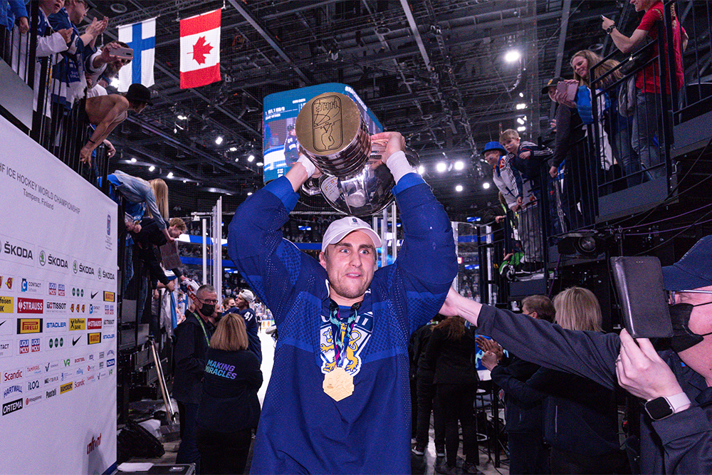 Финский хоккеист Валттери Филппула после победы на чемпионате мира 2022 года. Источник: Eurasia Sport Images / Getty Images