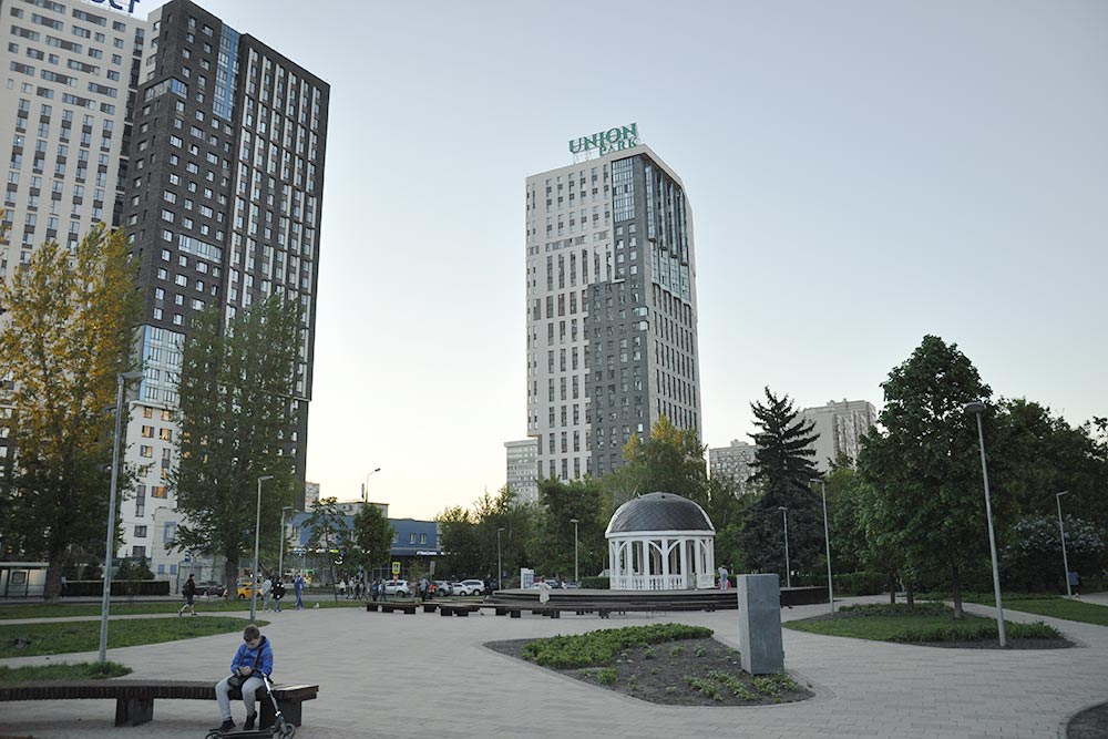 ЖК Union park, который для меня на первом месте, находится рядом с красивым бульваром Карбышева