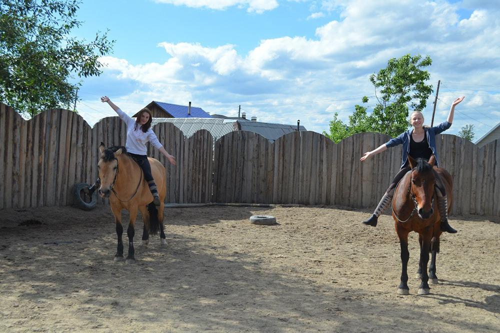 Девушки в конном спорте