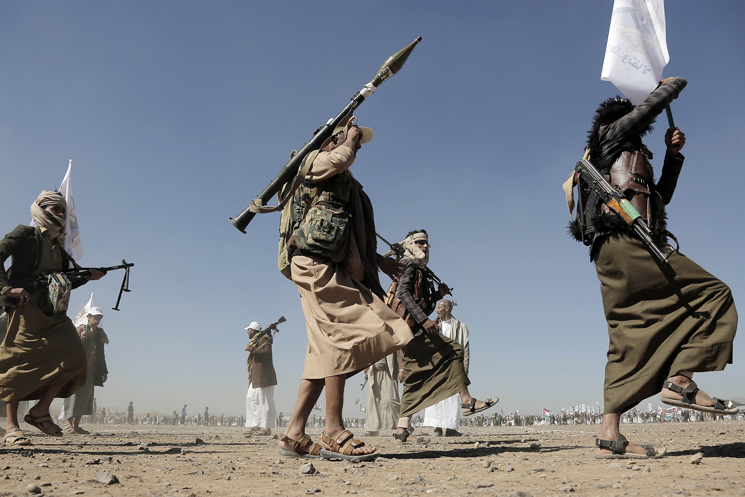 Боевики-хуситы митингуют против ударов США в столице Йемена Сане. Фотография: Anadolu / Getty Images
