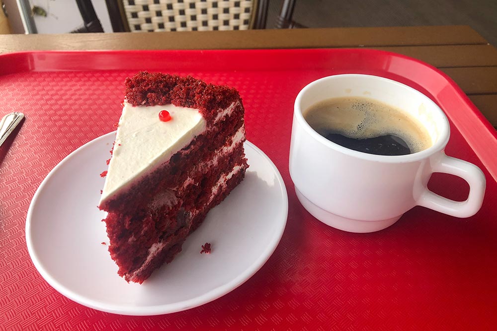 Кофе-брейк в «Сковороде»: американо стоит 45 ₽, десерт — 80 ₽