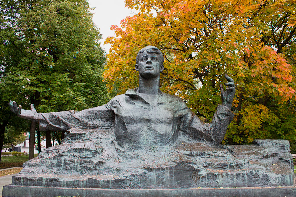 Памятник Сергею Есенину. Источник: Sofia Voronkova / Shutterstock