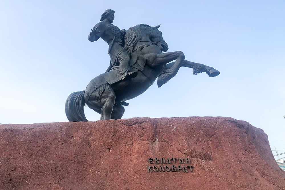 Памятник рязанскому воеводе Евпатию Коловрату