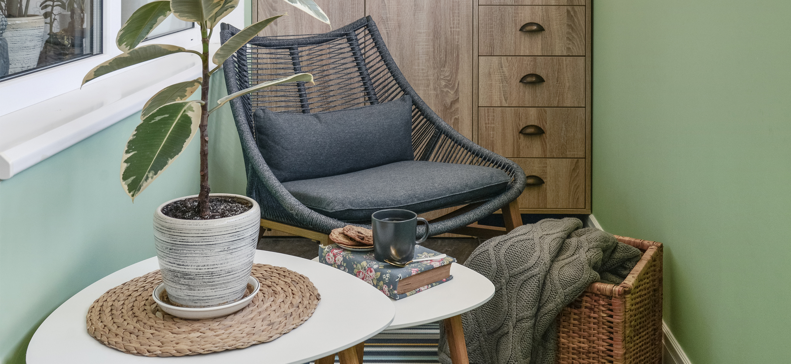 Как красиво и прак­тично обустроить балкон