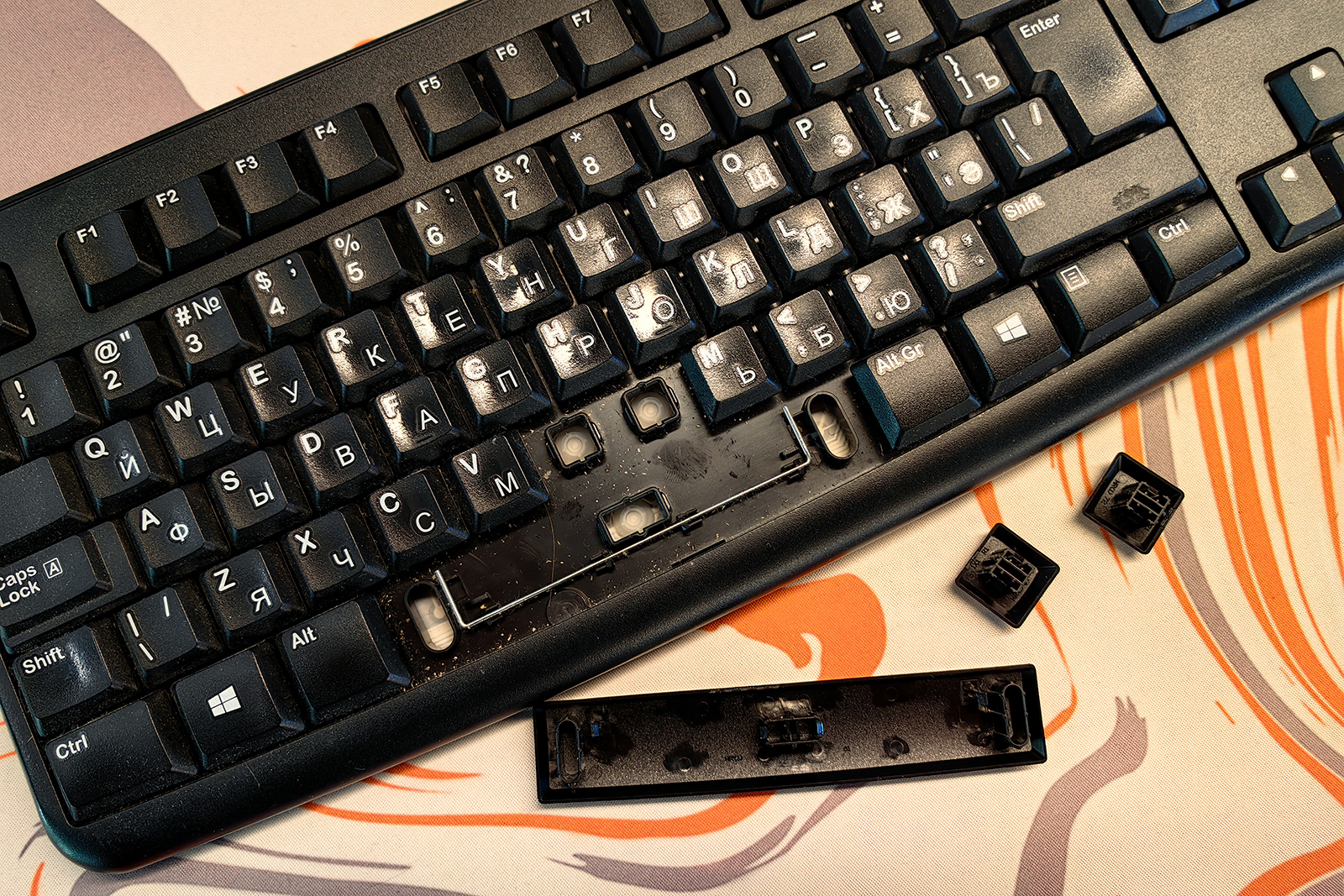 Залипает клавиша на ноутбуке: что делать и как исправить проблему