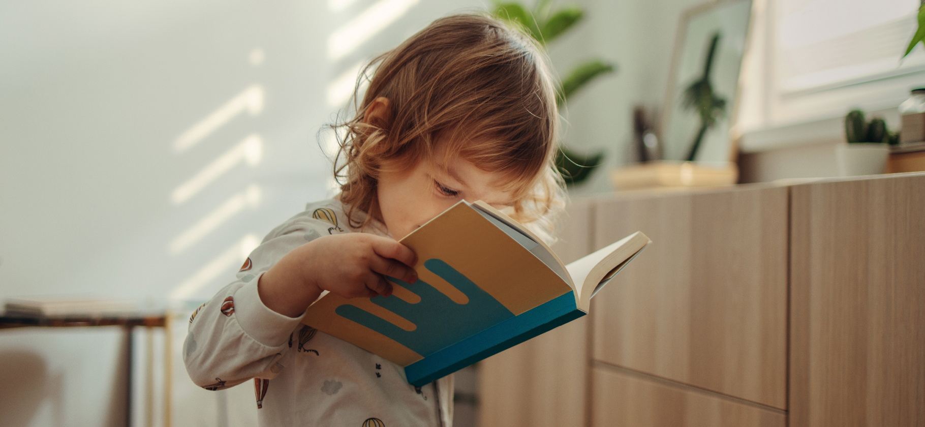 «За уши до сих пор от книги не оттащить»: 5 советов, как научить детей читать