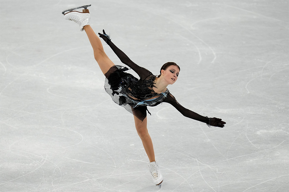 Спираль в исполнении олимпийской чемпионки 2022 года Анны Щербаковой. Фото: Bernat Armangue / AP / ТАСС