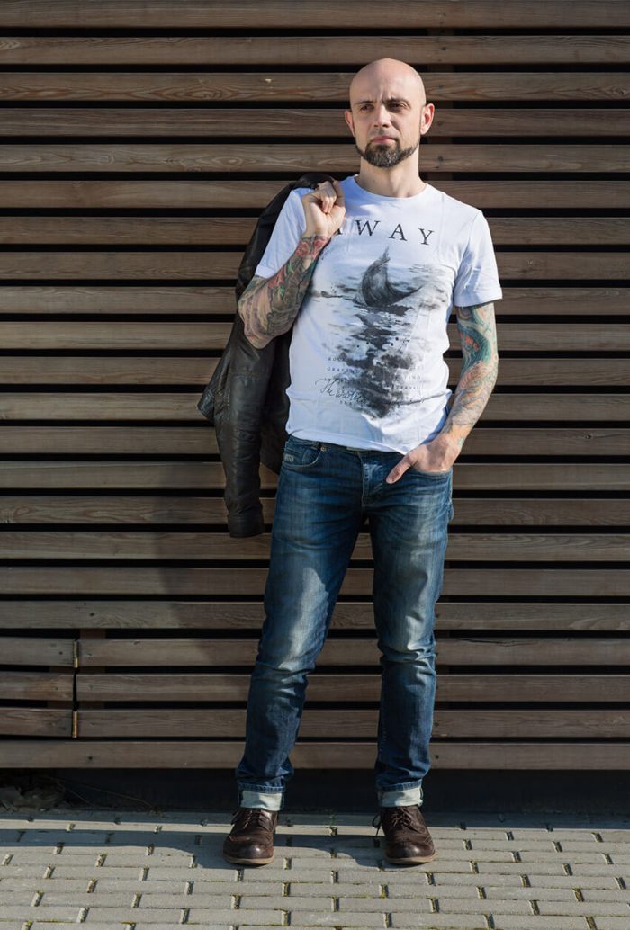 На Жене: джинсы и куртка Pepe Jeans London, футболка Baon, ботинки Levi’s