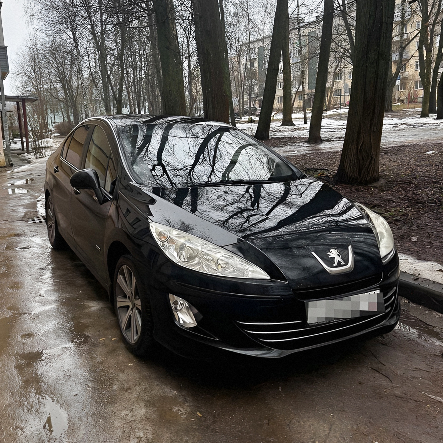 Размеры седана позволяют возить до шести человек в салоне