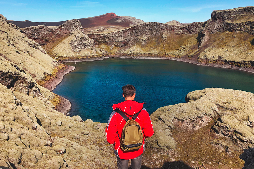 Вид на озеро Kambavatn в кратере вулкана Лаки