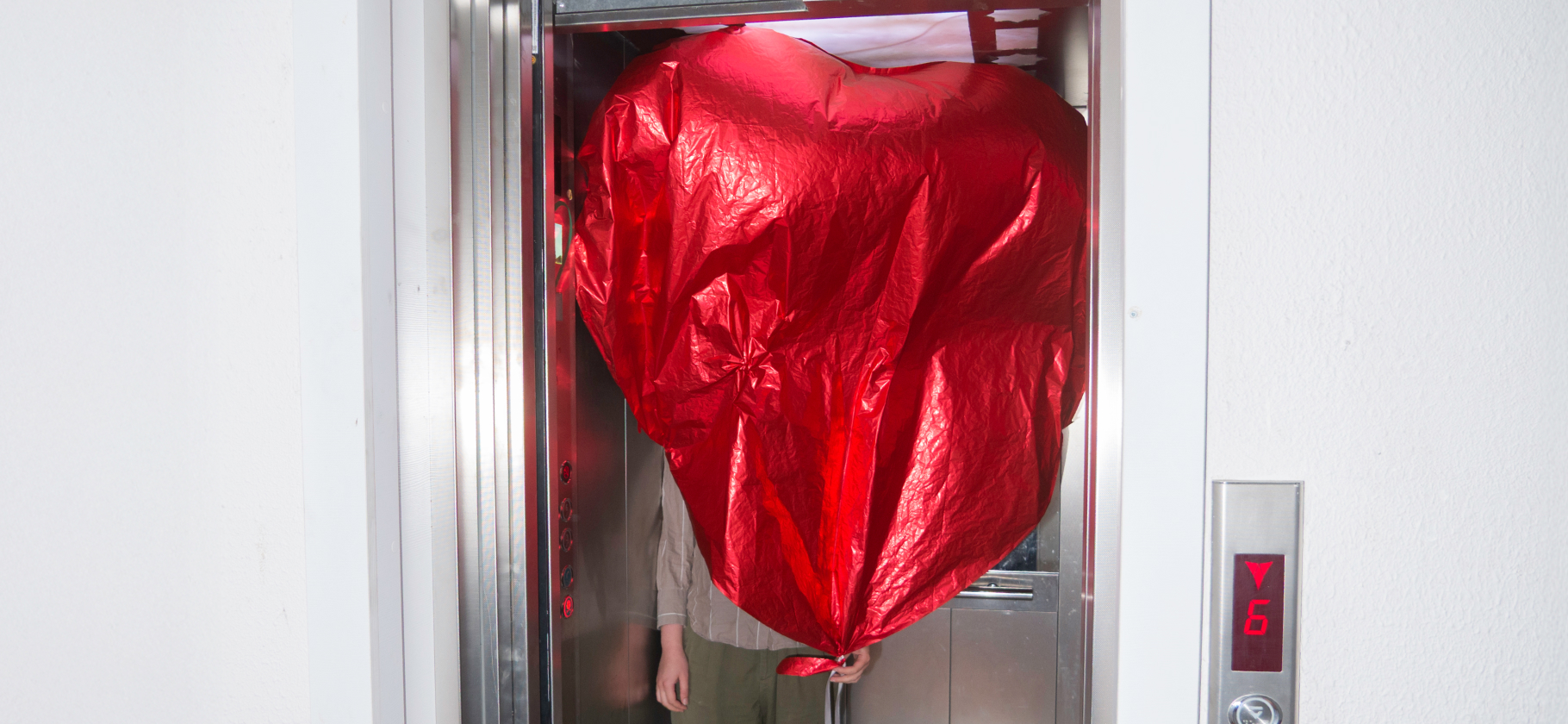 «Любит находить вещи в мусорке и приносить домой»: 8 неприятных мело­чей, из⁠-⁠за⁠ которых можно расстаться