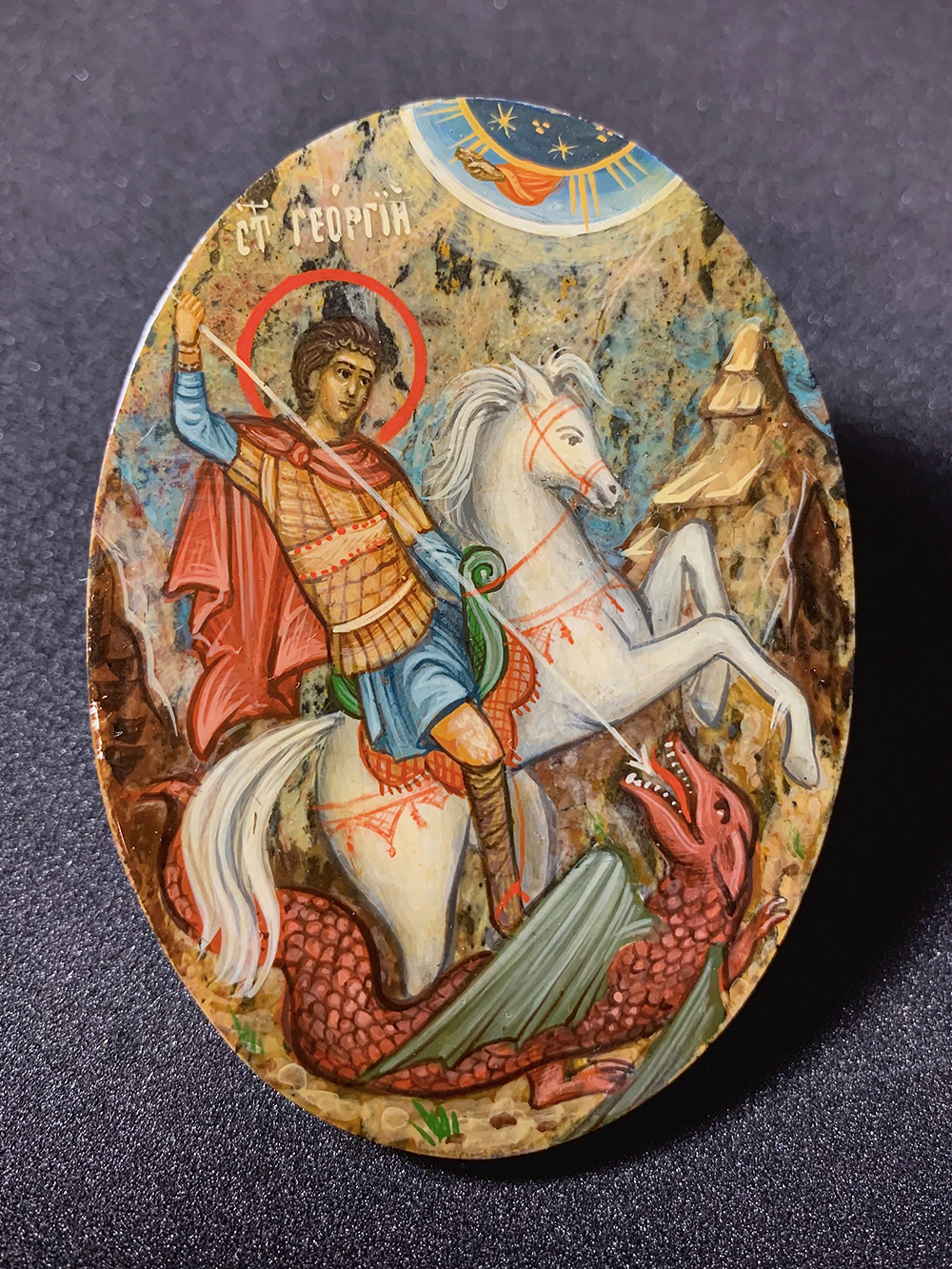 Новодельная икона, написанная мной. Миниатюра на камне, сюжет «Святой Георгий, побеждающий змия»