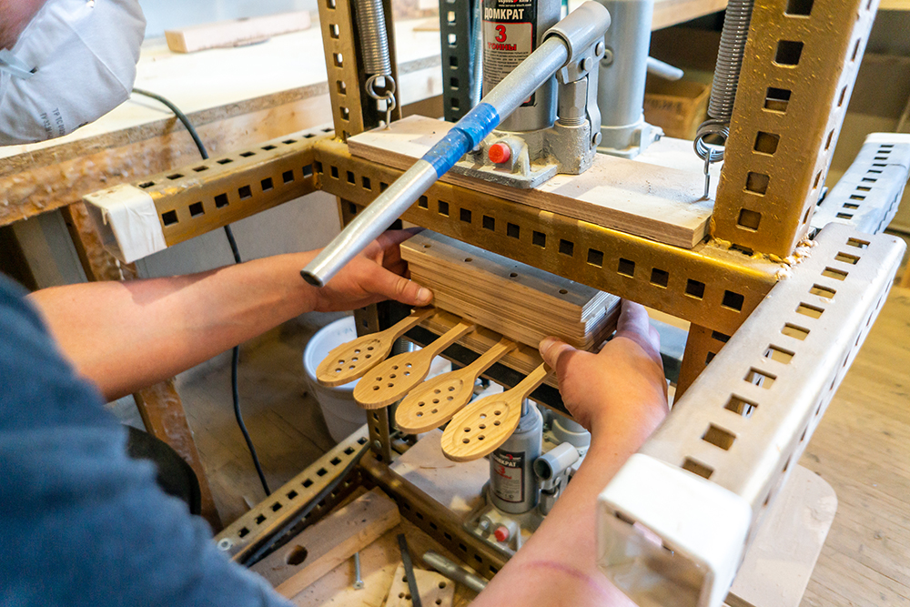 Как приморская компания запустила производство деревянных игрушек