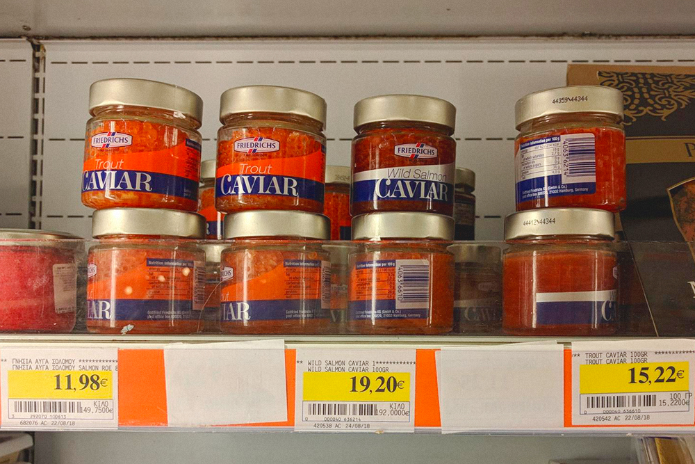 Икра рыб лососевых пород в местном супермаркете стоит примерно 1400 ₽