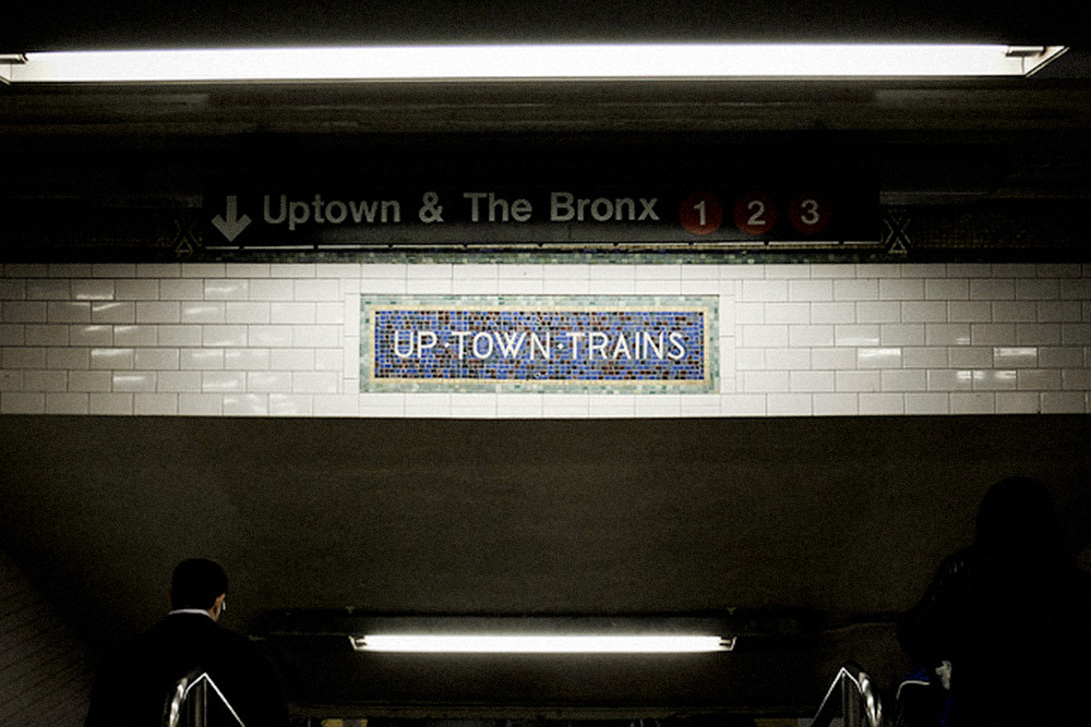 Чтобы ориентироваться в подземке, я смотрю на вывески. Фото: Billie Grace Ward/Flickr